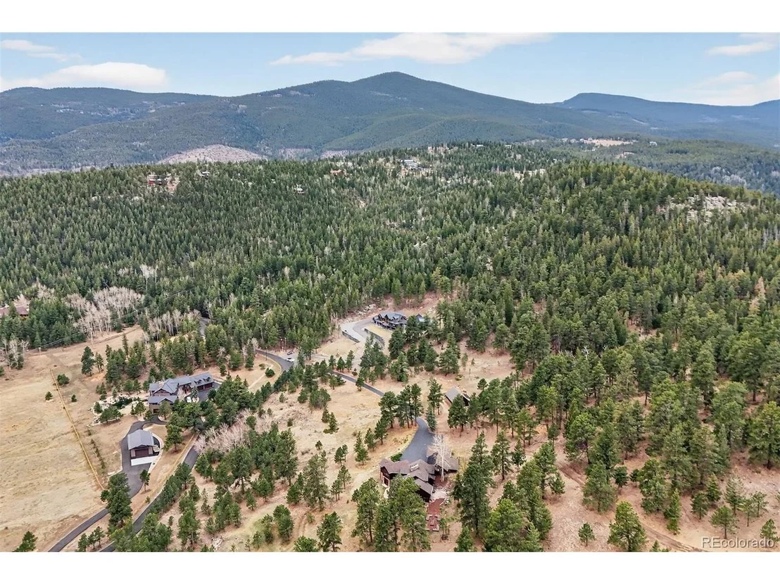 Photo of 528 W Meadow Rd