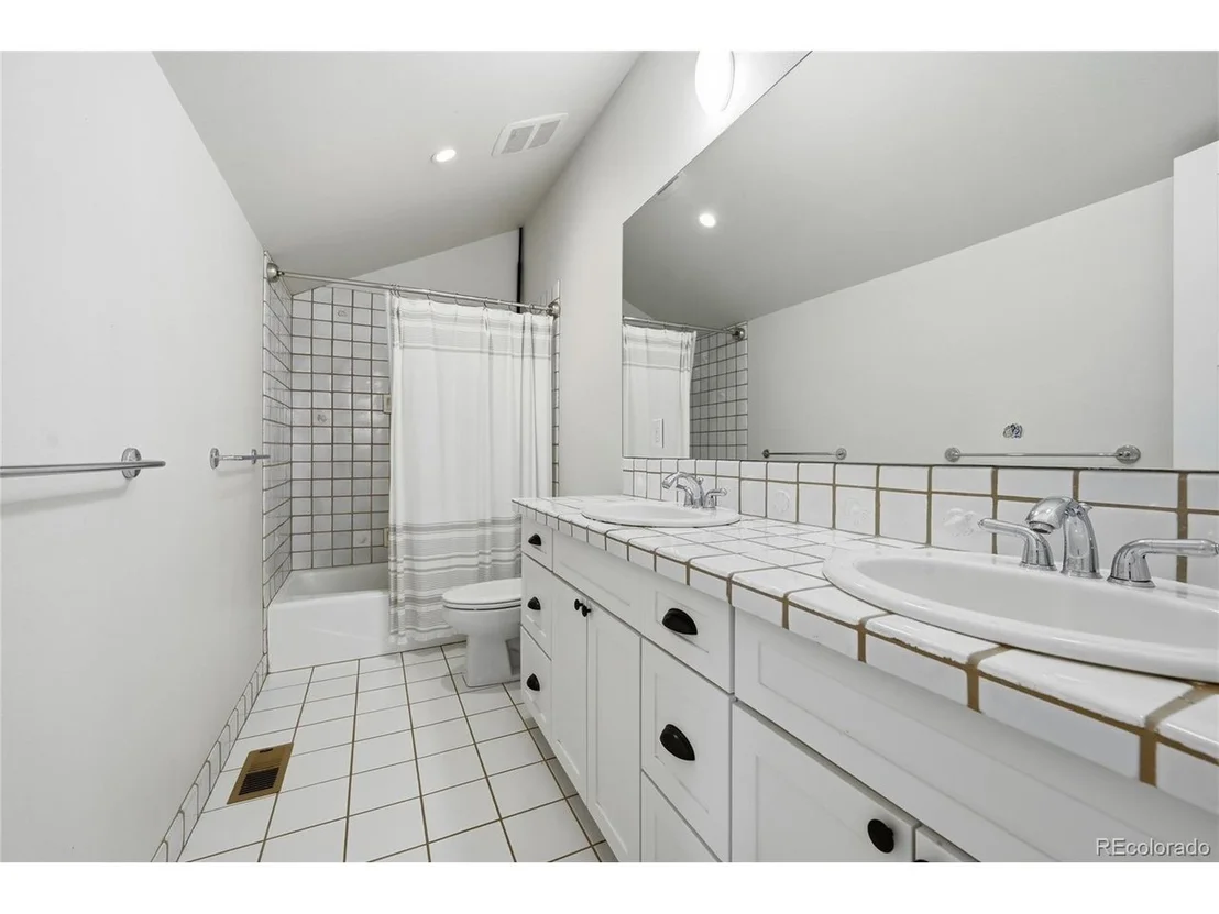 Photo of 860 Union Ave