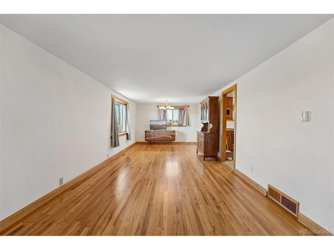 Photo of 101 2nd St