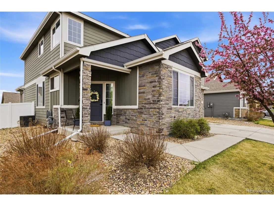 Photo of 627 Gore Range Dr