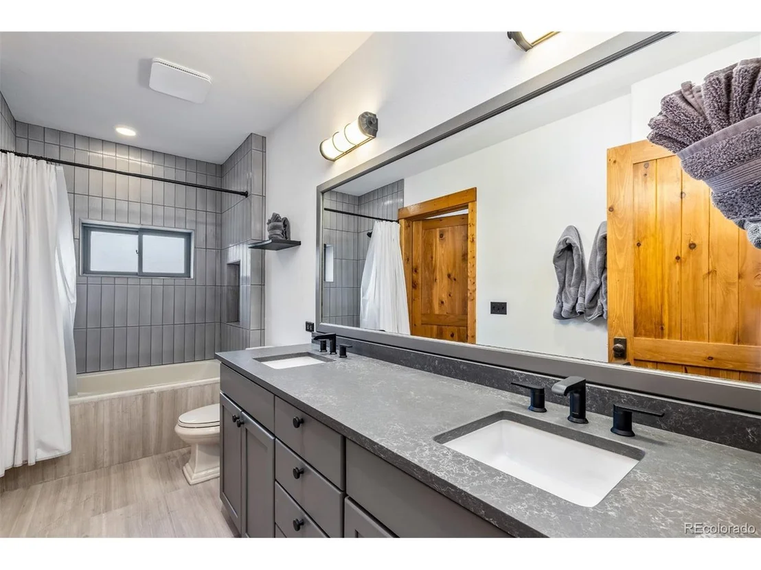 Photo of 341 Davenport Loop