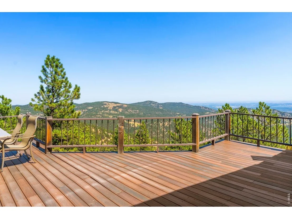 Photo of 470 Weaver Dr