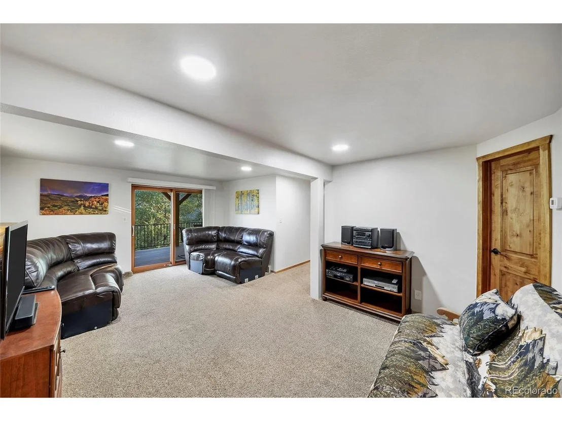 Photo of 734 Aspen Pl