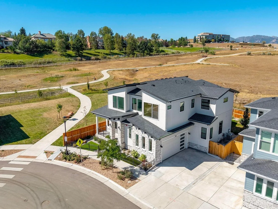 Photo of 592 Central Park Cir
