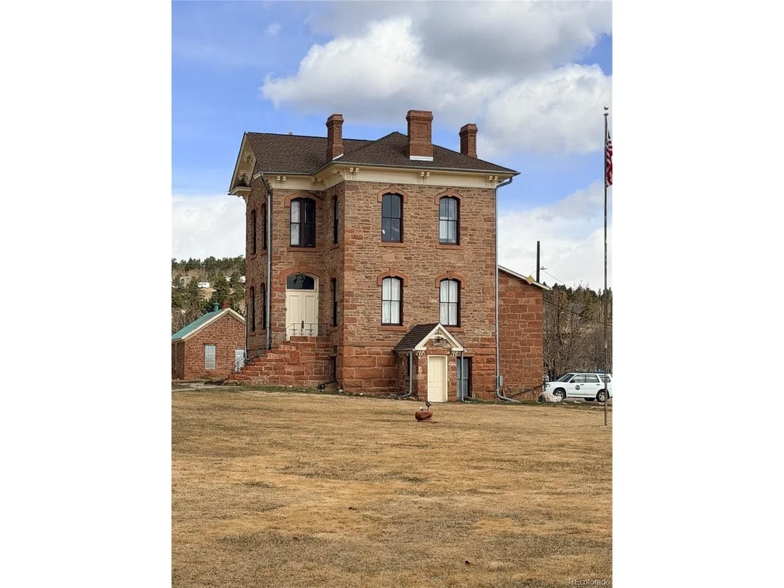 Photo of 37 Mountain View Dr