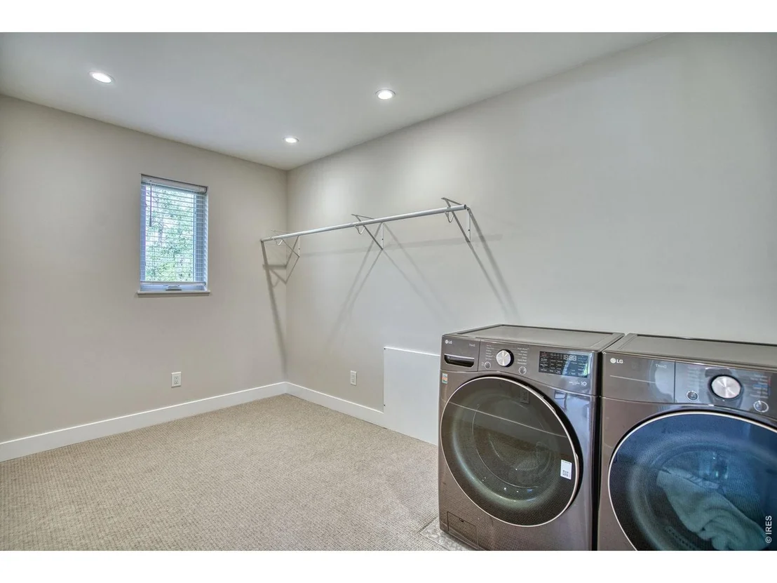Photo of 375 Bates Ave