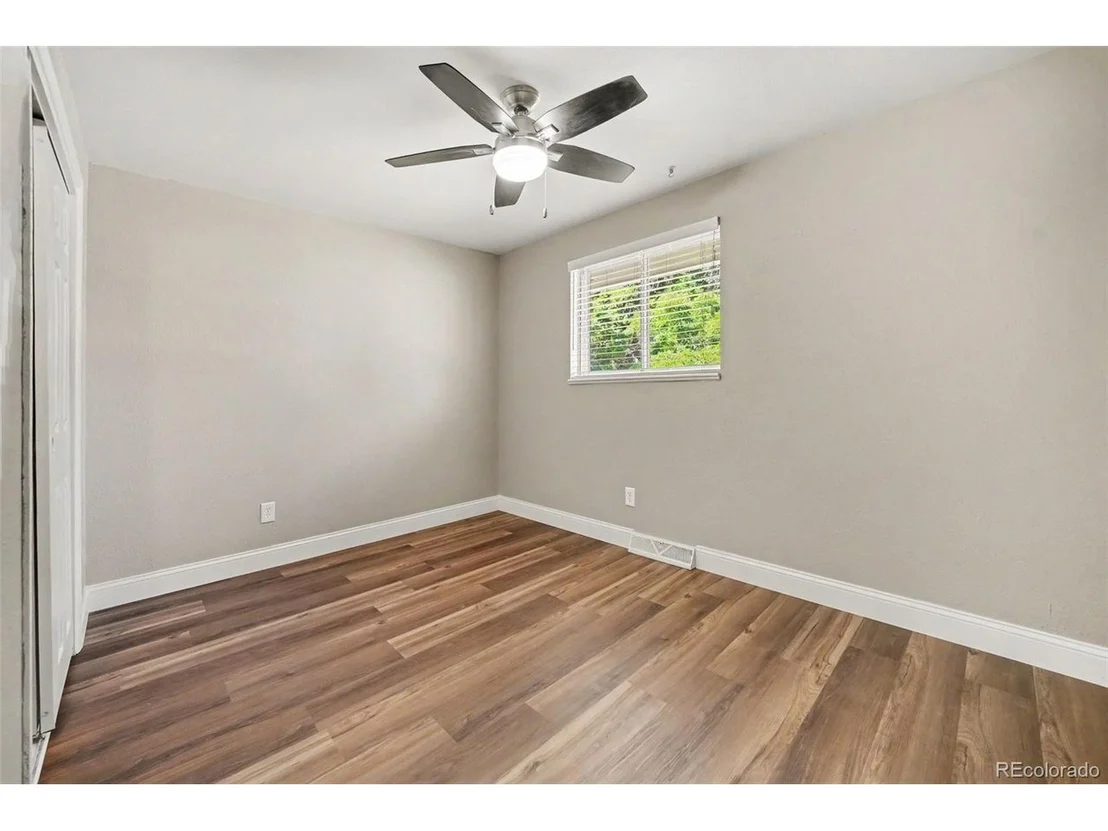 Photo of 400 Leo Ln