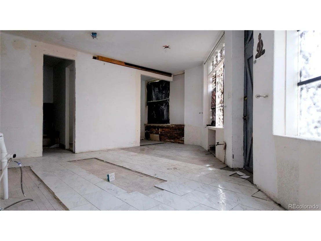 Photo of 2120 N Broadway