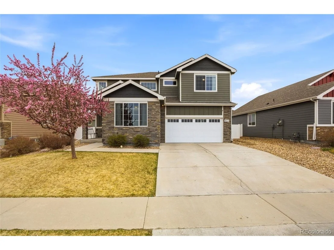 Photo of 627 Gore Range Dr