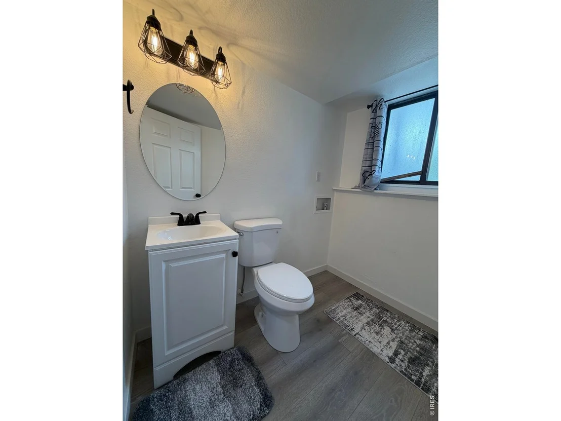 Photo of 4422 W 9th St