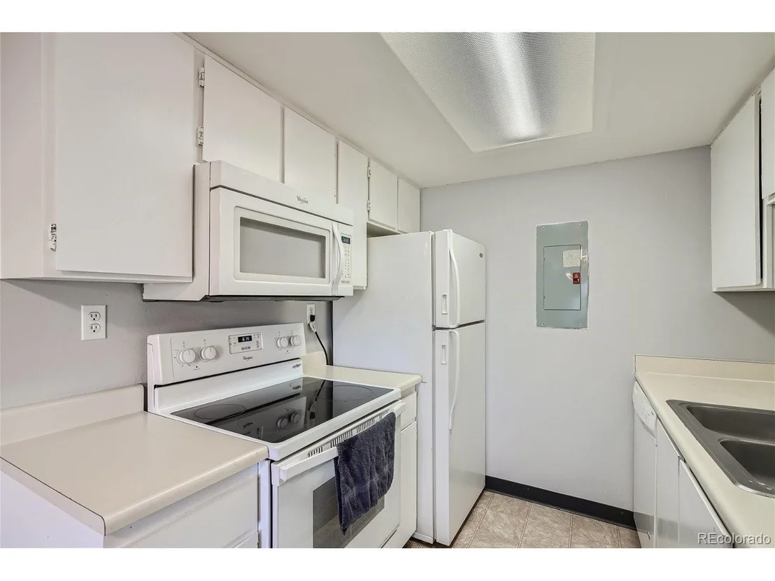 Photo of Unit 1008 at 2201 Sable Blvd