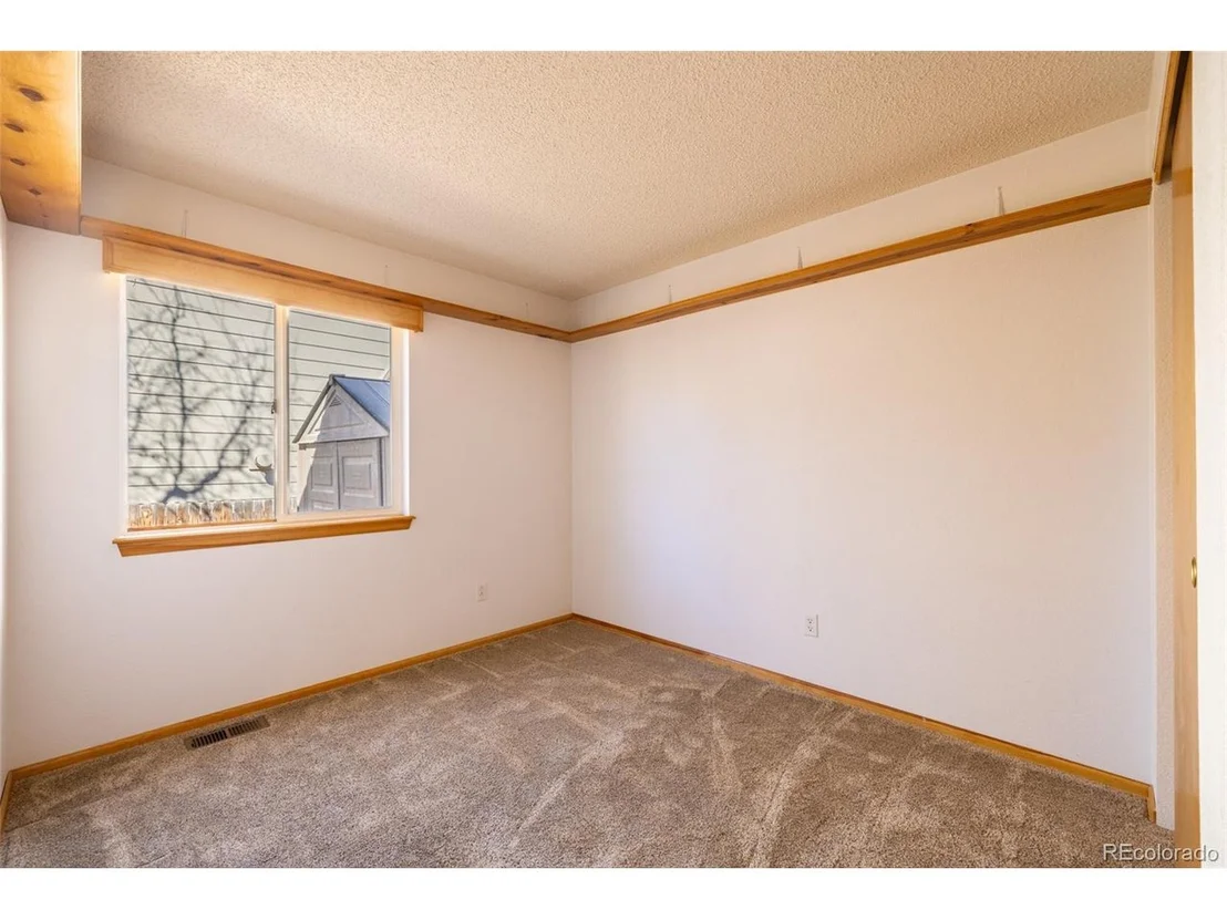 Photo of 1019 Red Oak Dr