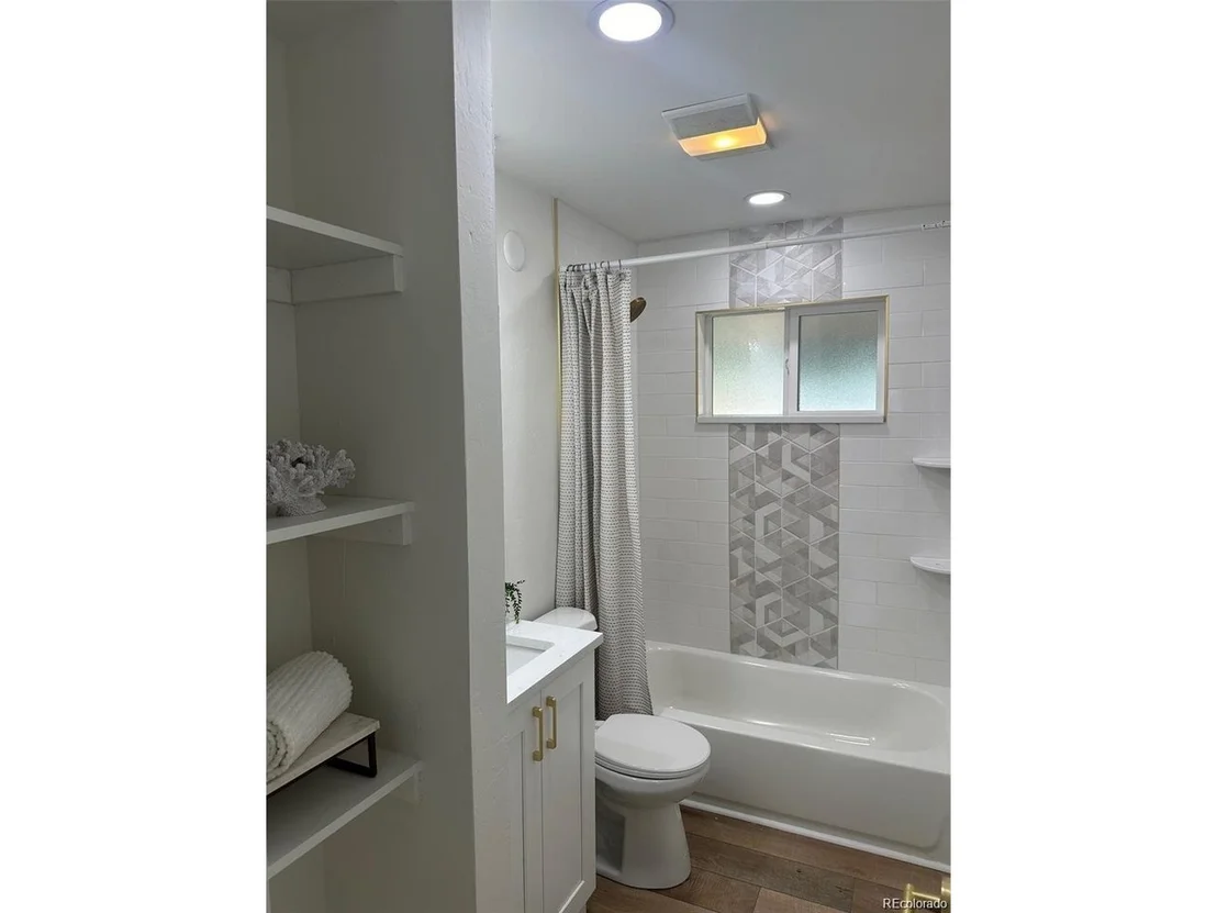Photo of 1395 W Custer Pl