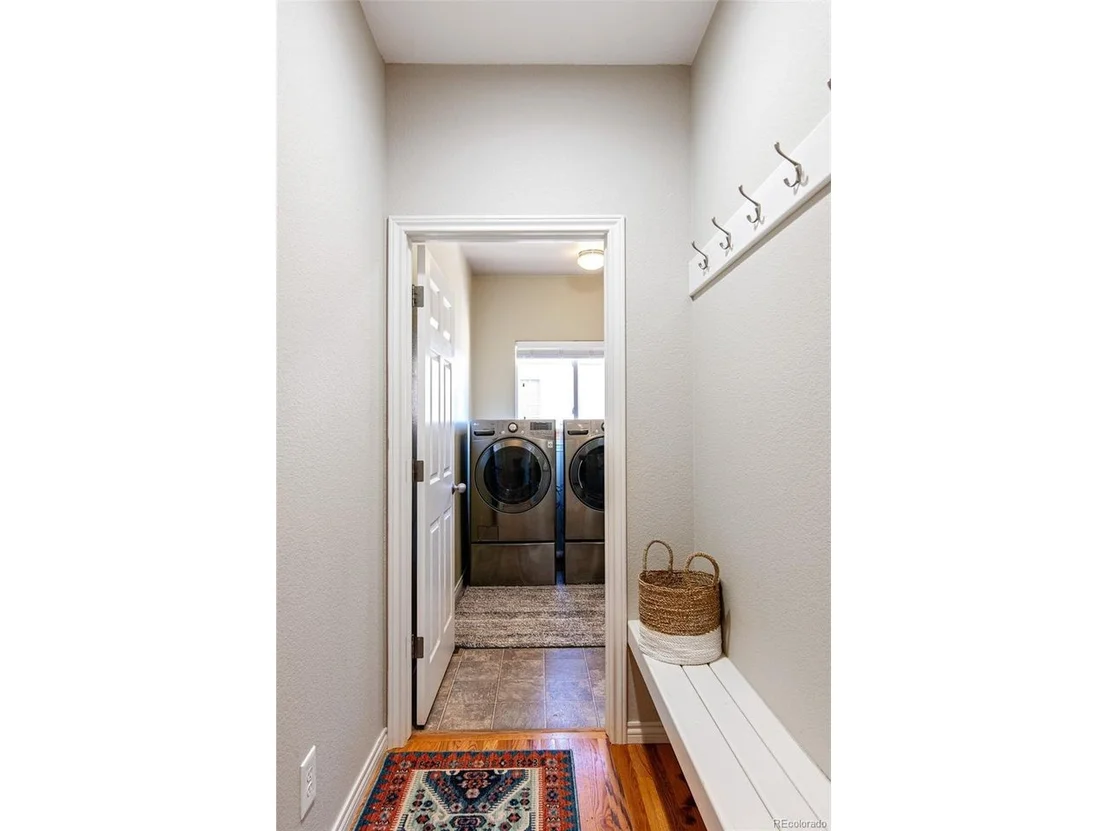 Photo of 1127 Wyndemere Cir
