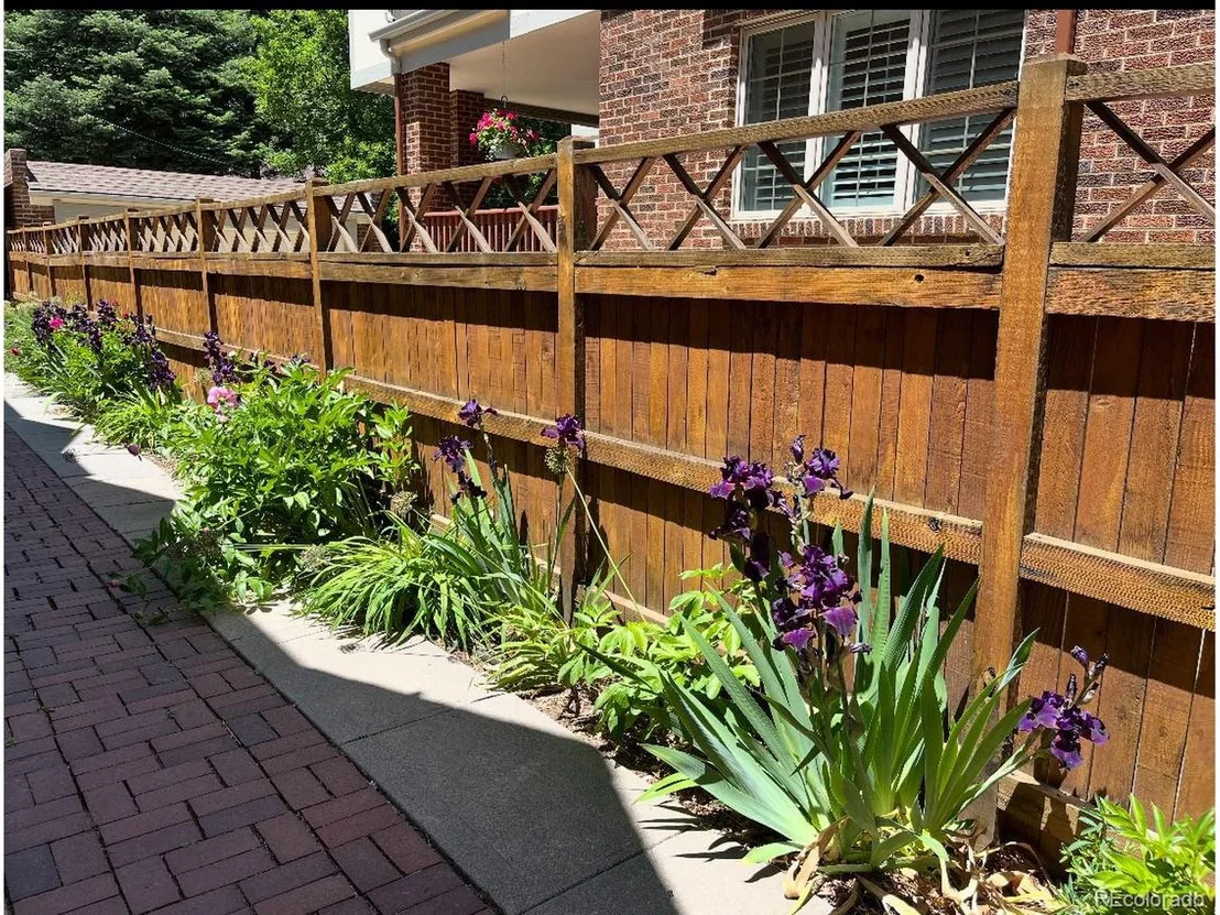 Photo of 1645 Locust St