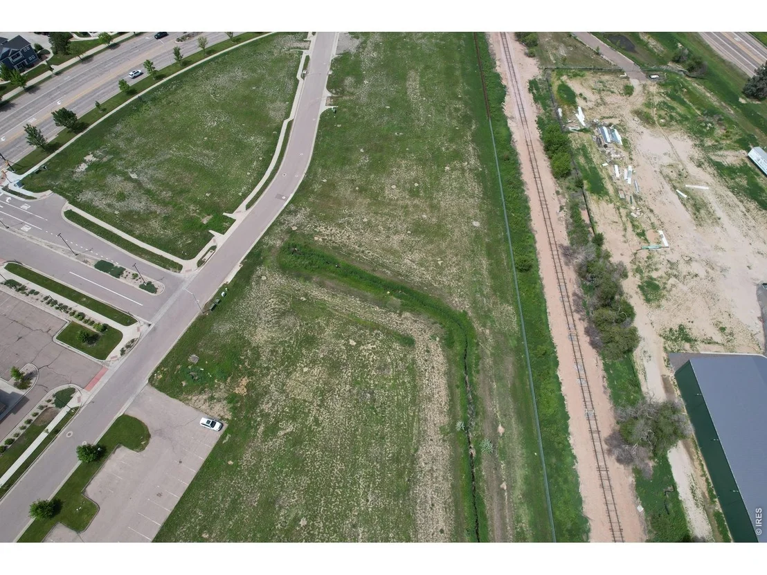 Photo of 320 Crossroads Blvd