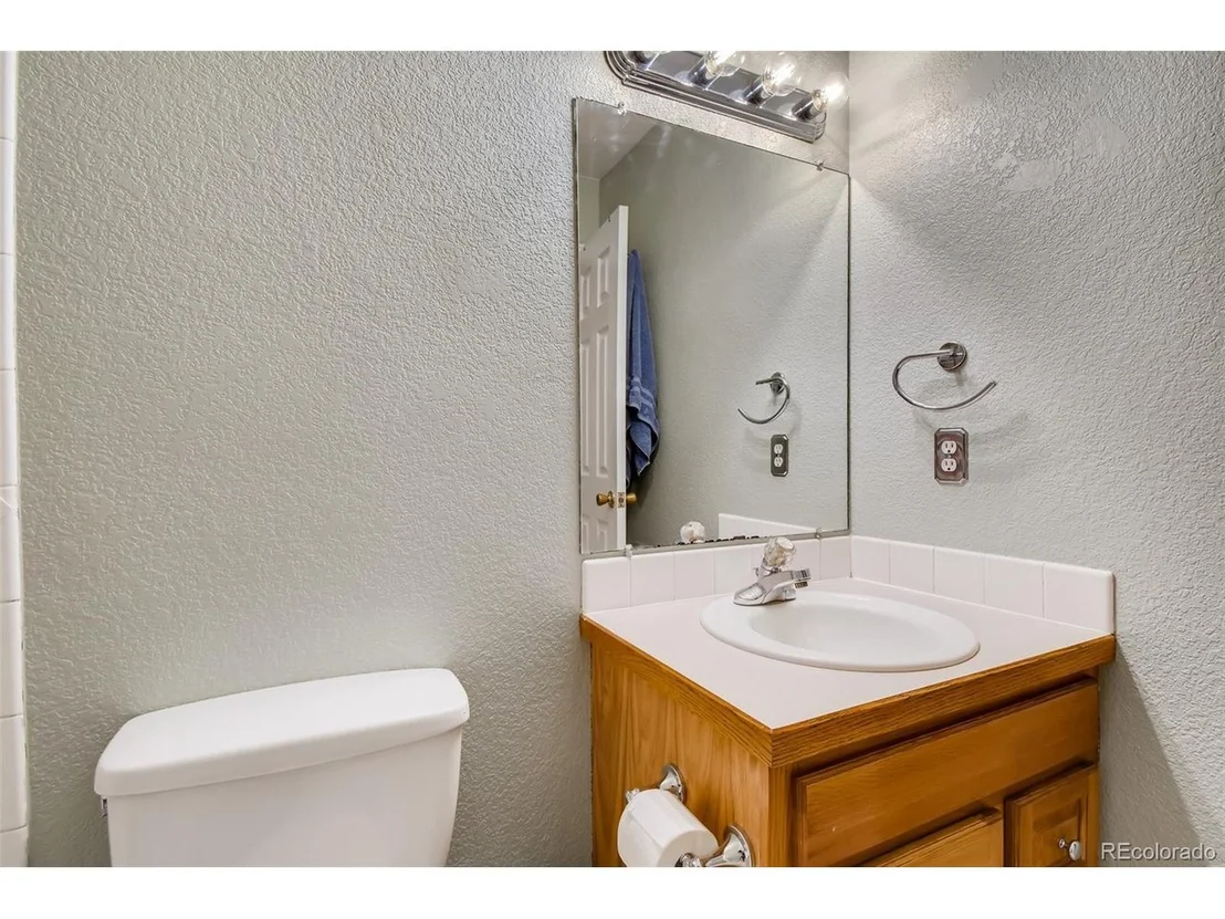 Photo of 525 Hawthorn Cir