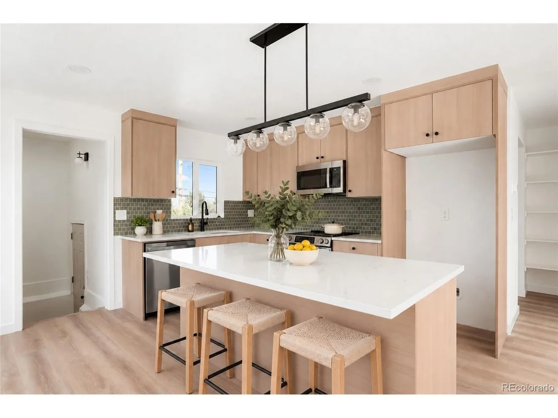 Photo of 4565 W Exposition Ave