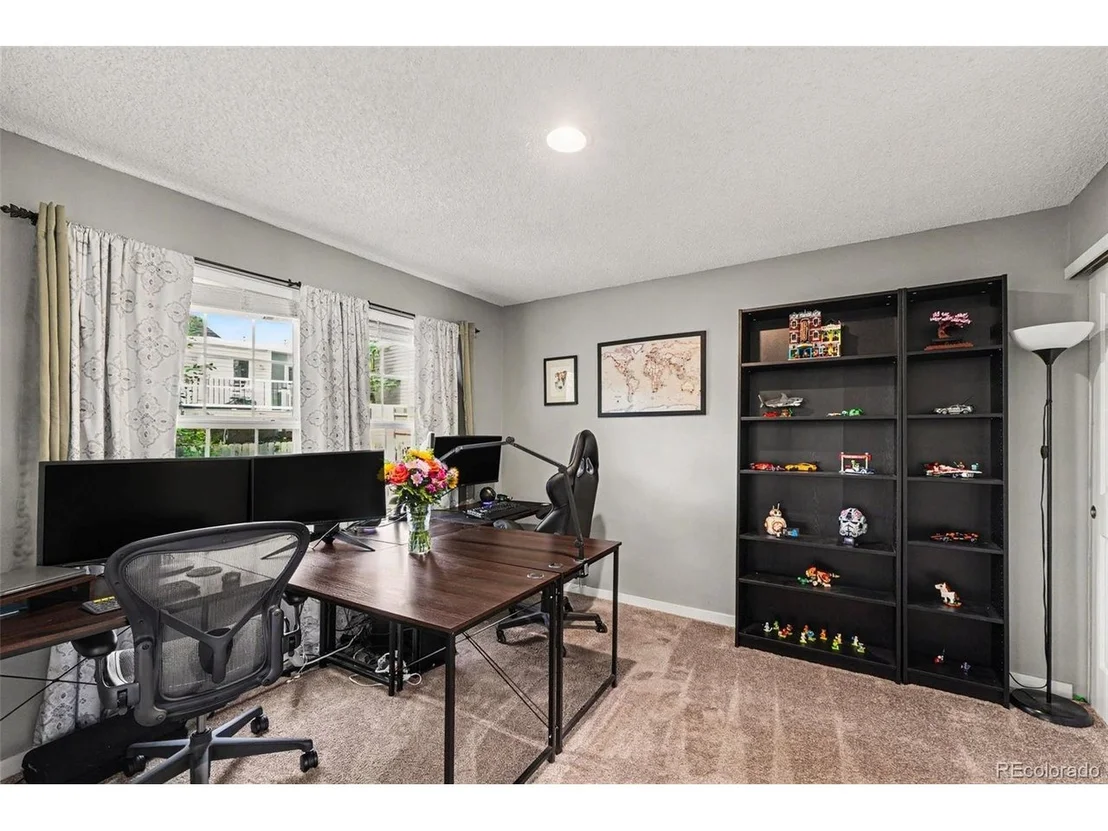 Photo of 9875 Iris St