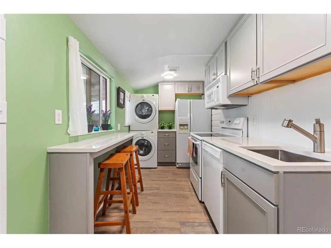 Photo of 4875 Lowell Blvd