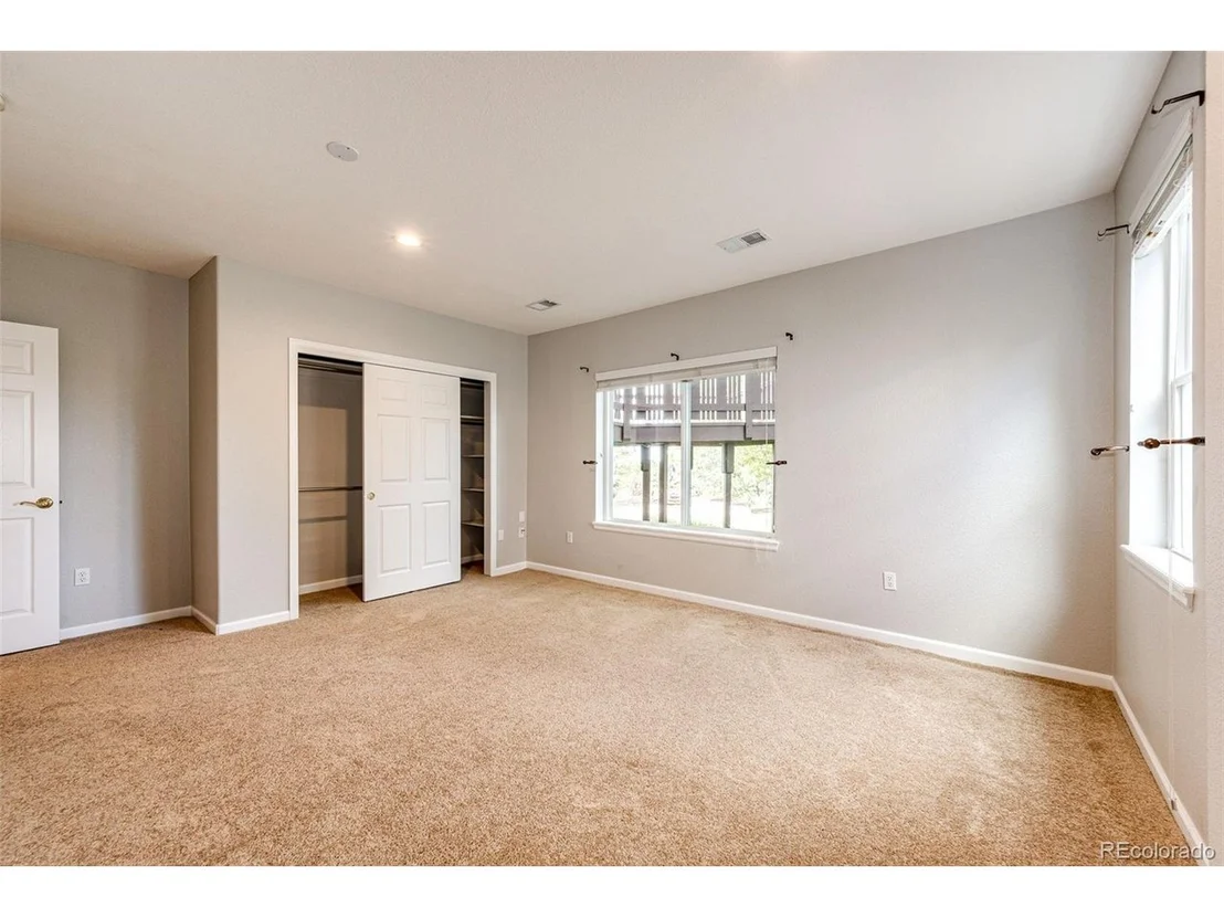 Photo of 389 Shoreham Cir