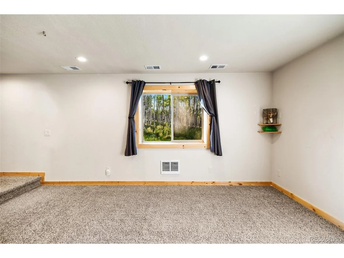 Photo of 982 Georgia Dr