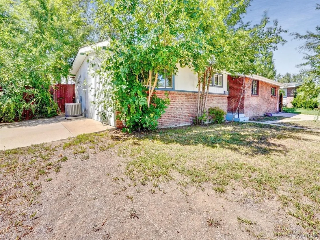 Photo of 7789 Greenleaf Ln