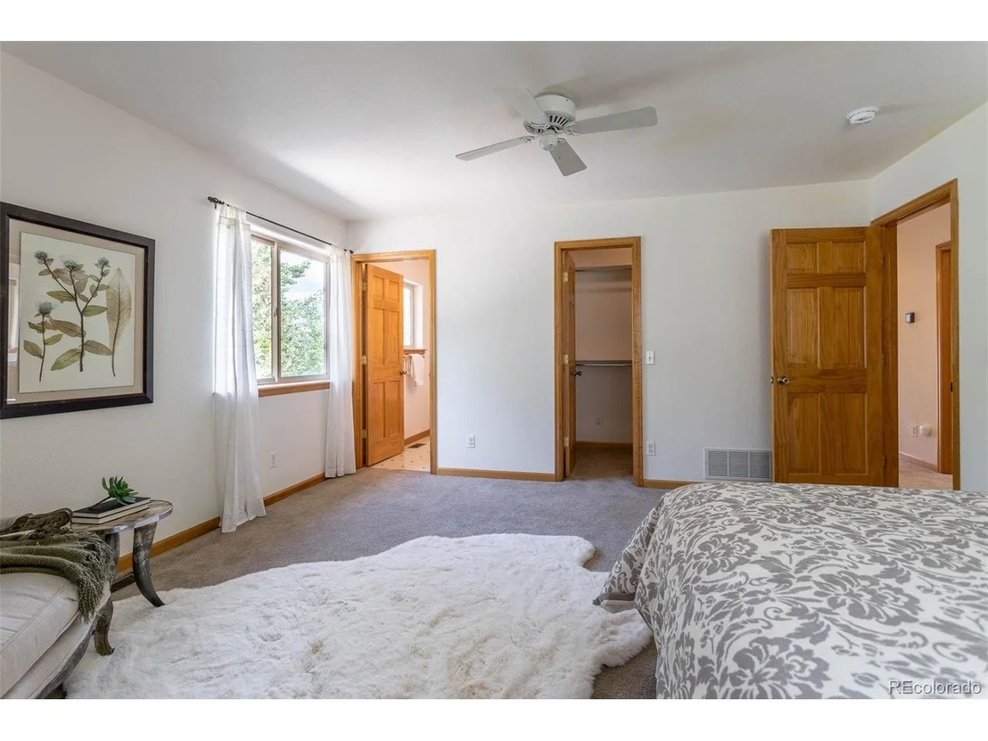Photo of 1052 S Pine Dr