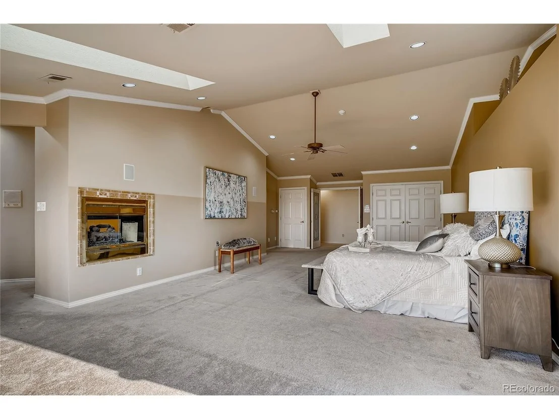 Photo of 15569 W Maple Dr