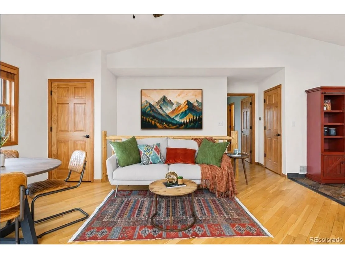 Photo of 745 N Pine Dr