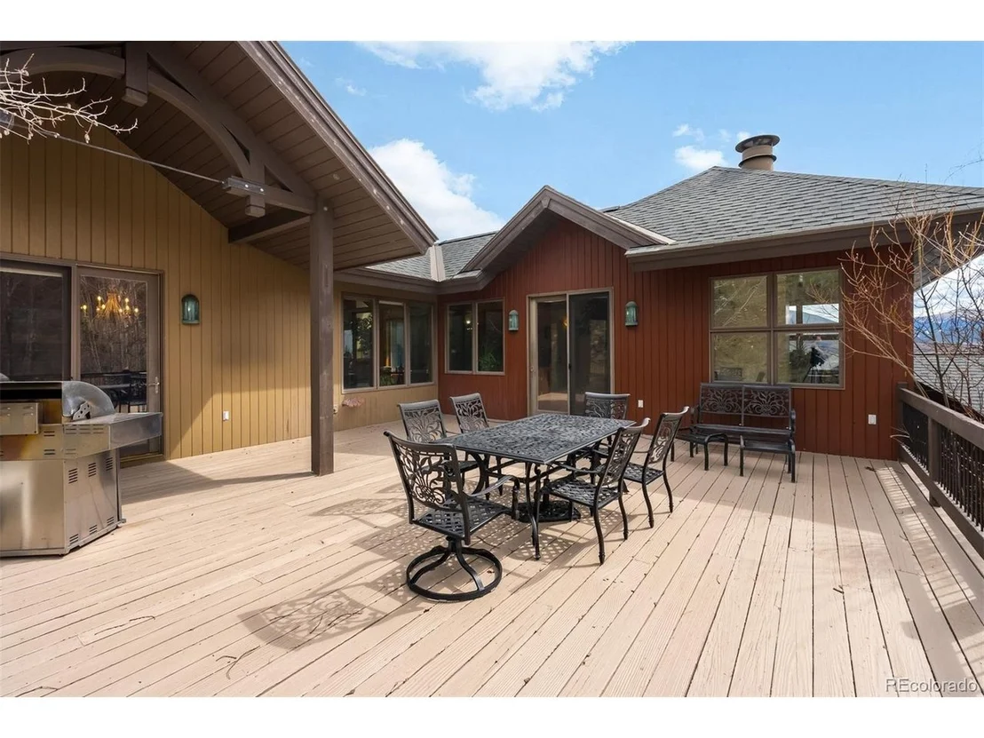 Photo of 348 Jade Rd