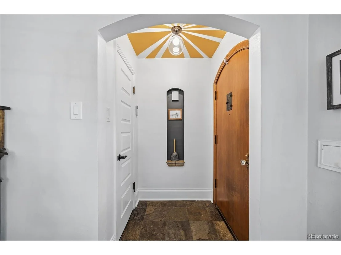 Photo of 2375 Locust St