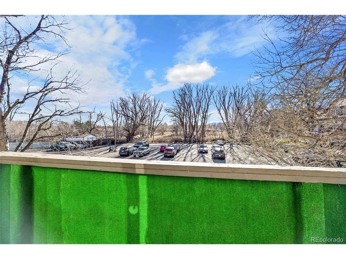 Photo of Unit 25J at 3250 Oneal Cir