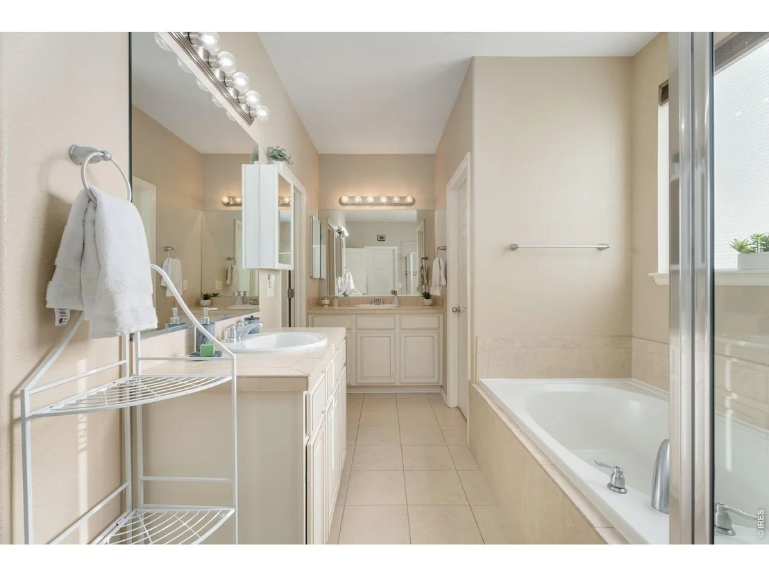 Photo of 2084 Bayfront Dr