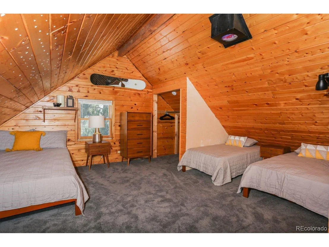 Photo of 390 Crown Dr