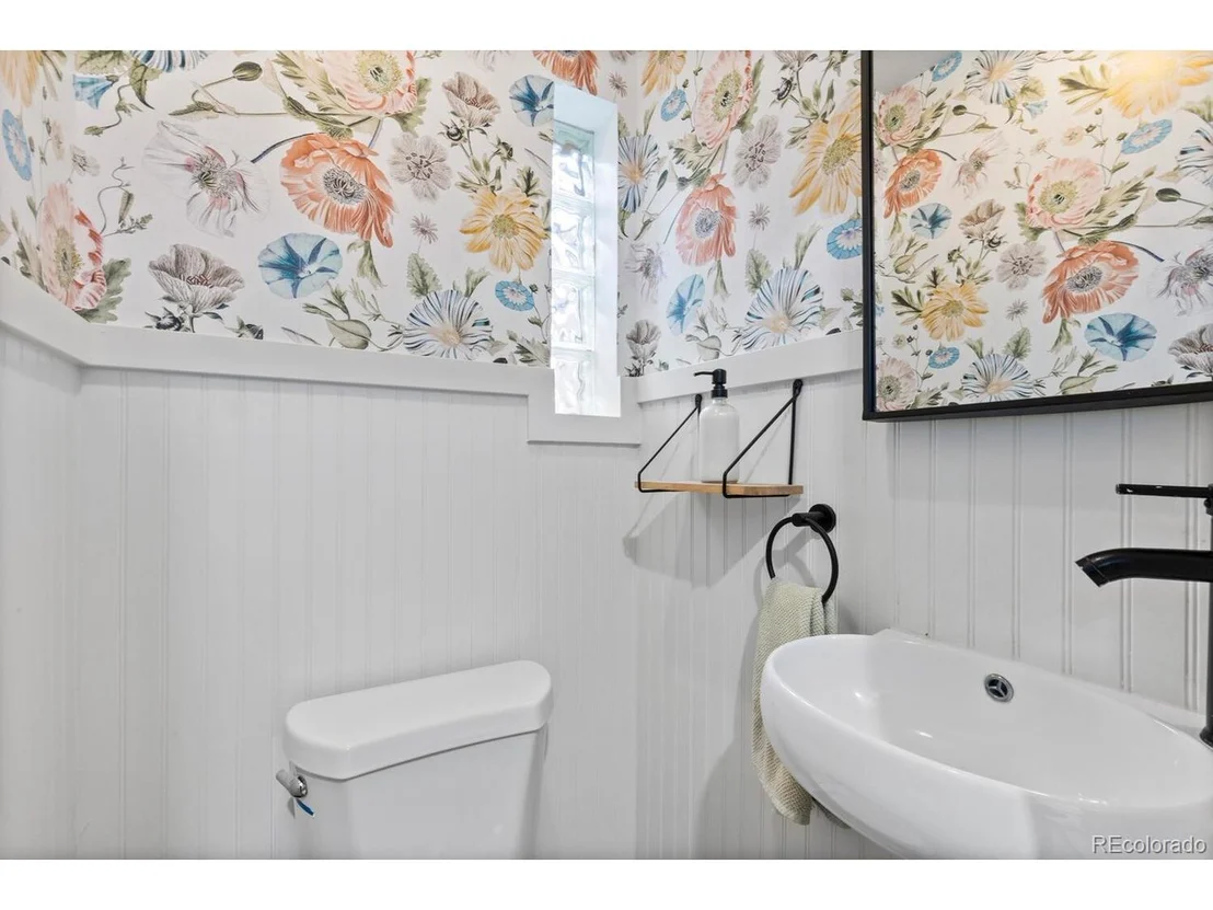 Photo of 561 Cook St