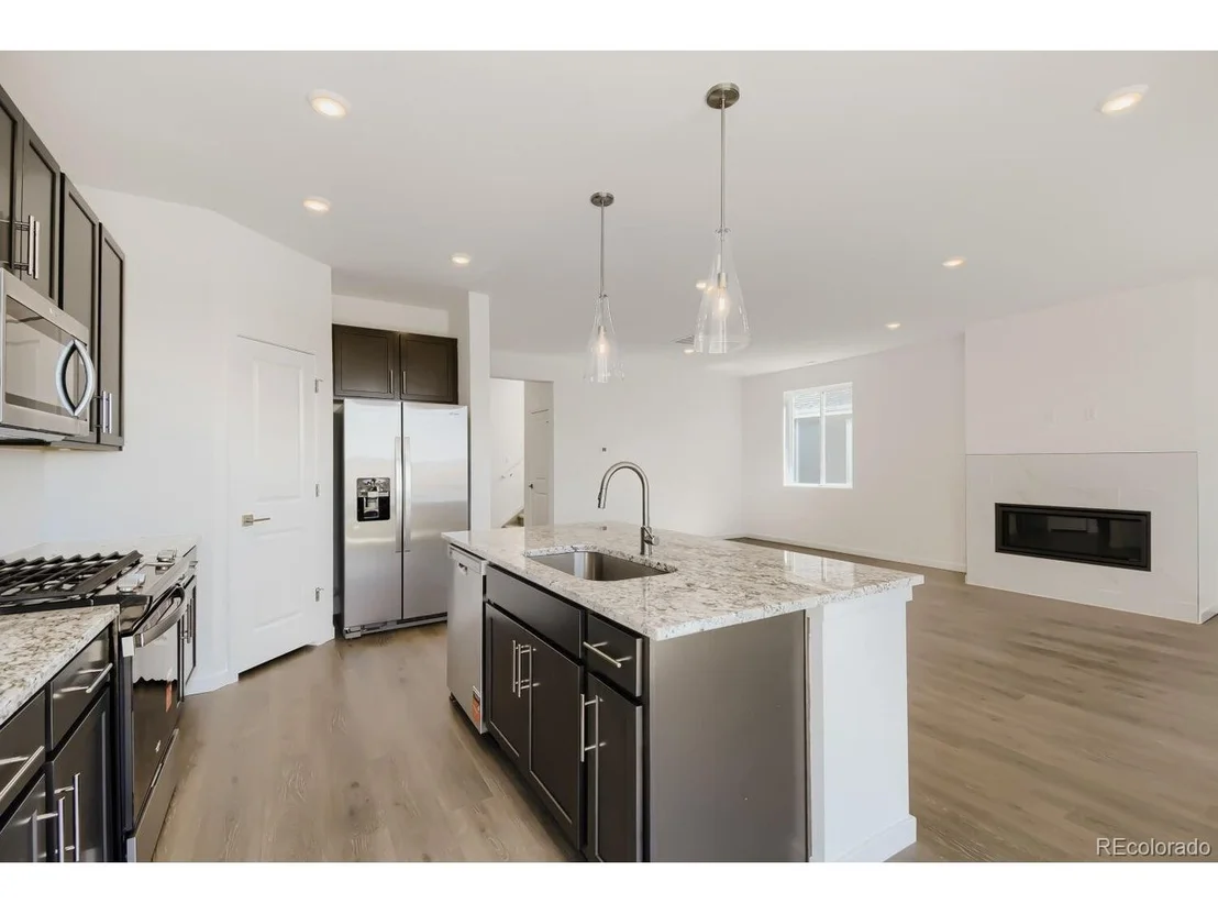 Photo of 46426 Heritage Ave