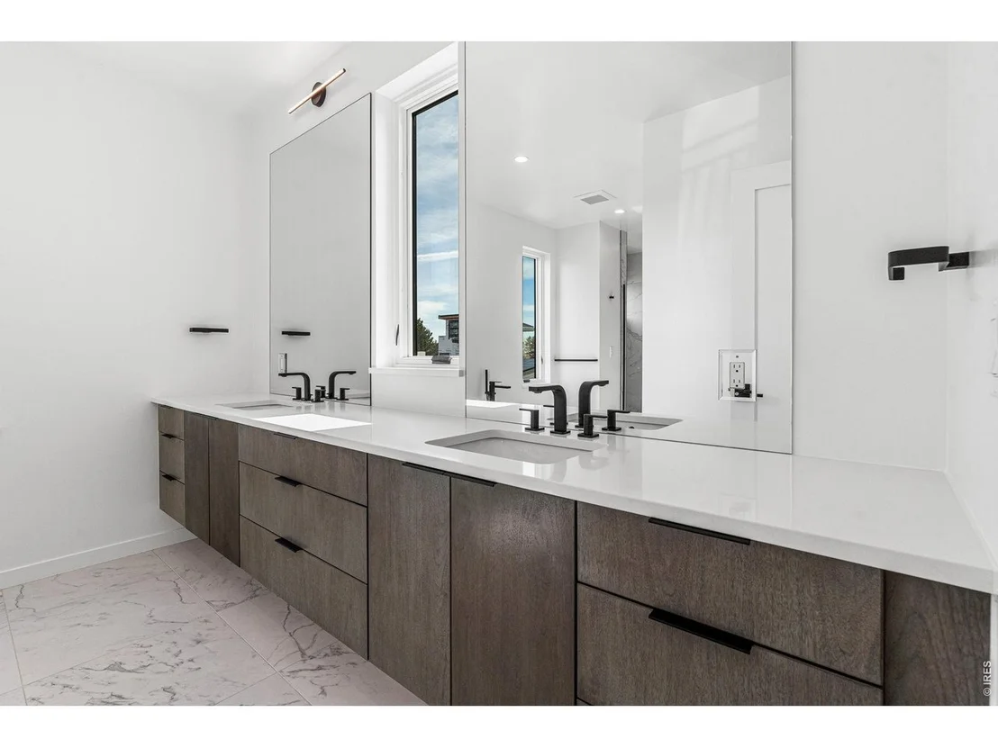 Photo of 2145 Vine Ave