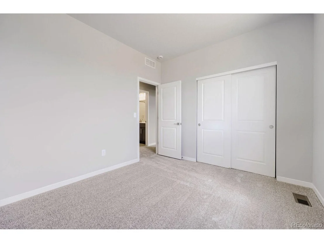 Photo of 46431 Heritage Ave