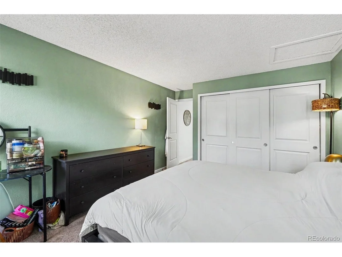 Photo of 9875 Iris St