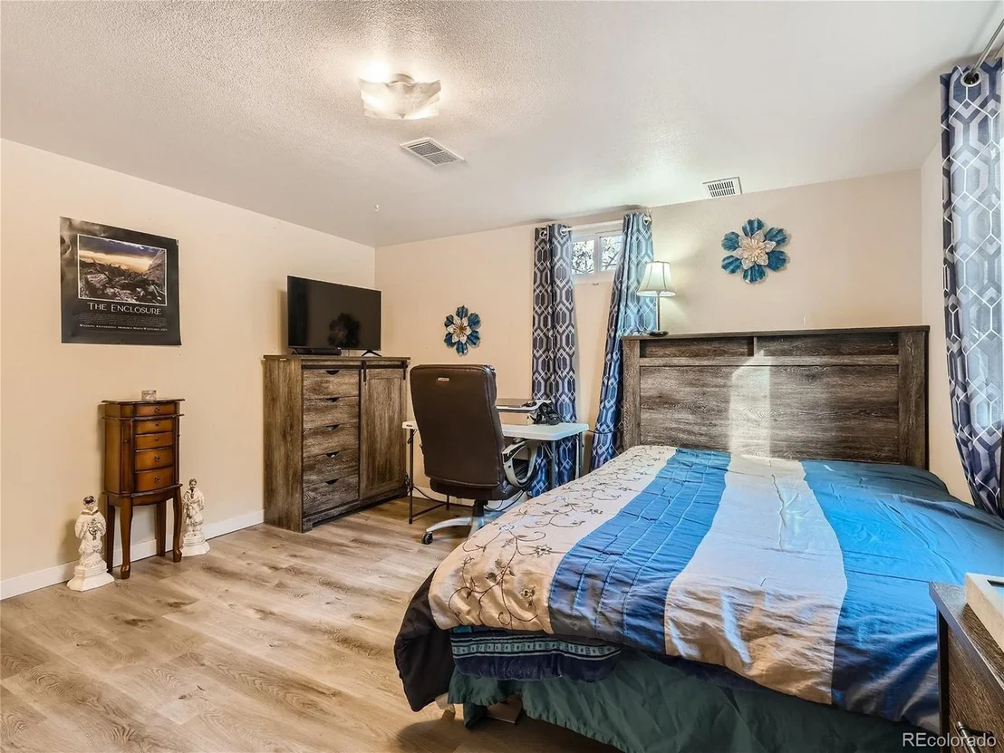 Photo of 2111 Glenfair Dr