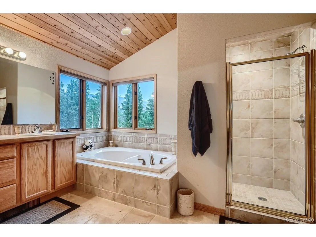 Photo of 1302 Royal Ridge Dr