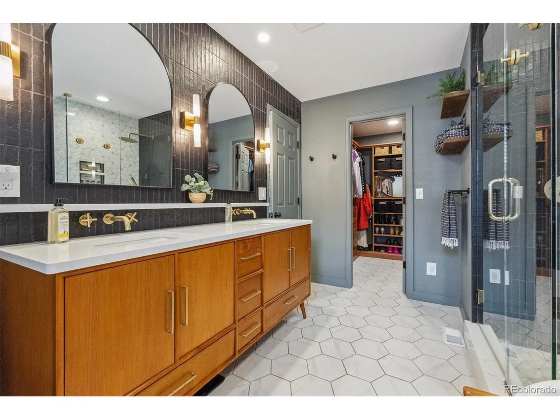 Photo of 10535 Laurelglen Cir
