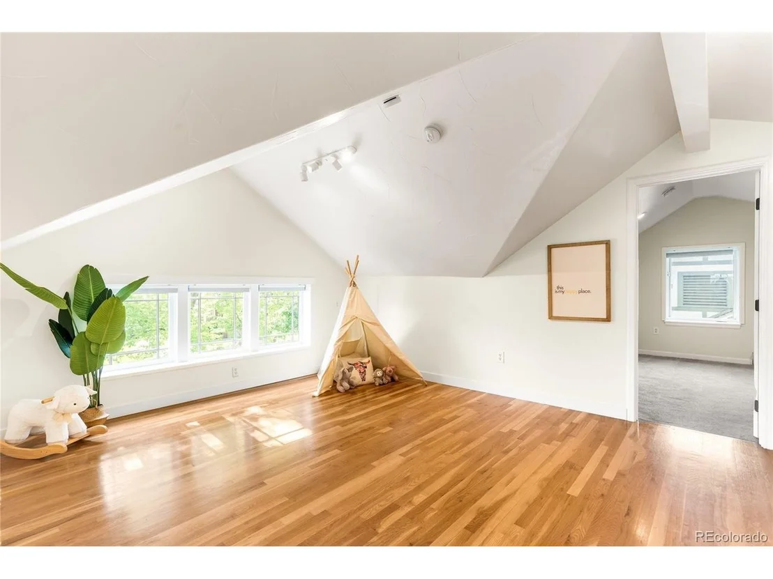 Photo of 622 Cook St