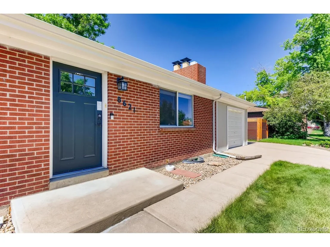 Photo of 8621 W 64th Pl