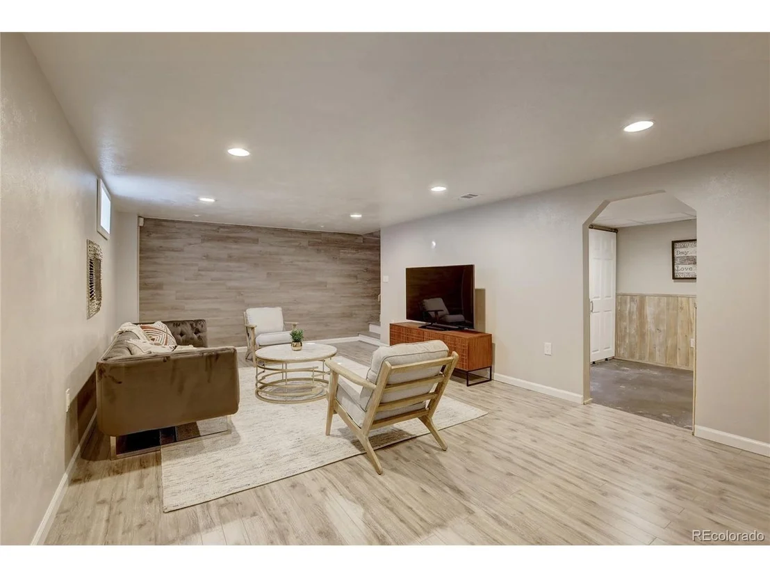 Photo of 6552 Iris St