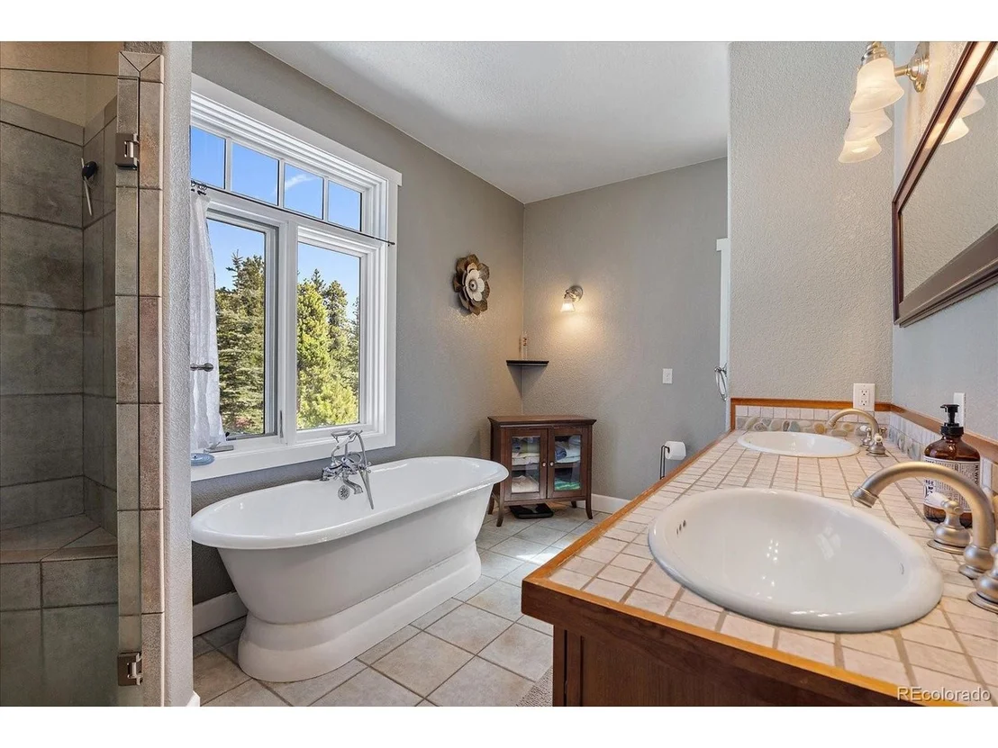 Photo of 286 Chieftain Rd