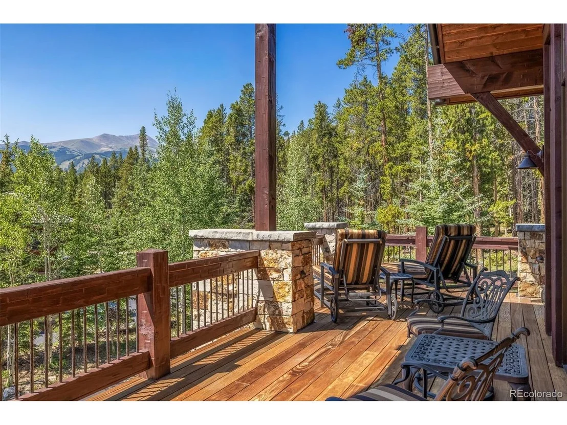 Photo of 345 Peerless Dr