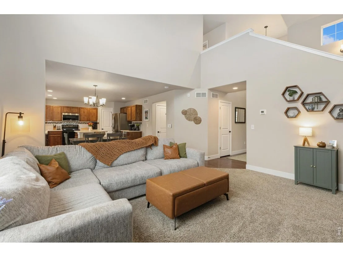 Photo of 2286 Golden Way