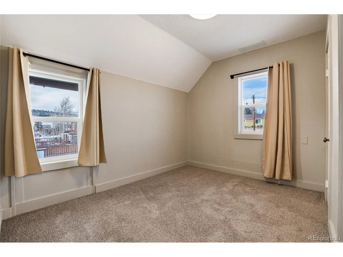 Photo of 550 Castello Ave